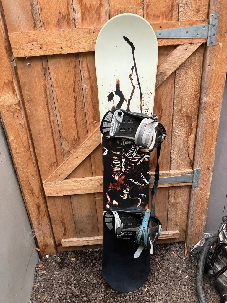 24/7 snowboard and helmet for dale