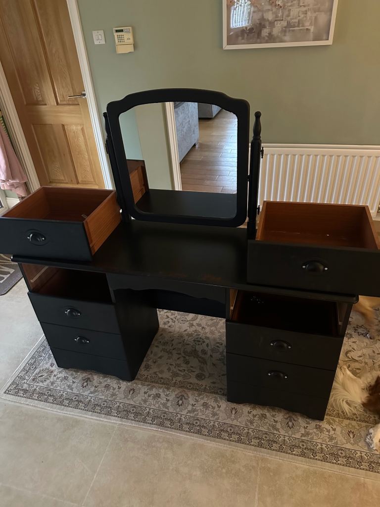 Solid Dressing Table 