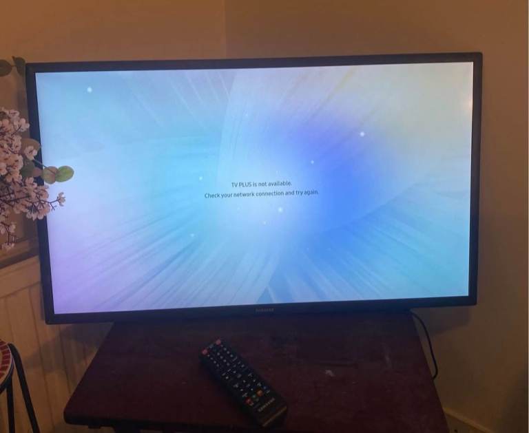 * FREE DELIVERY BEAUTY 32 Inch SAMSUNG LED SMART TV WIFI FREEVIEW FREEPLAY TELEVISION 