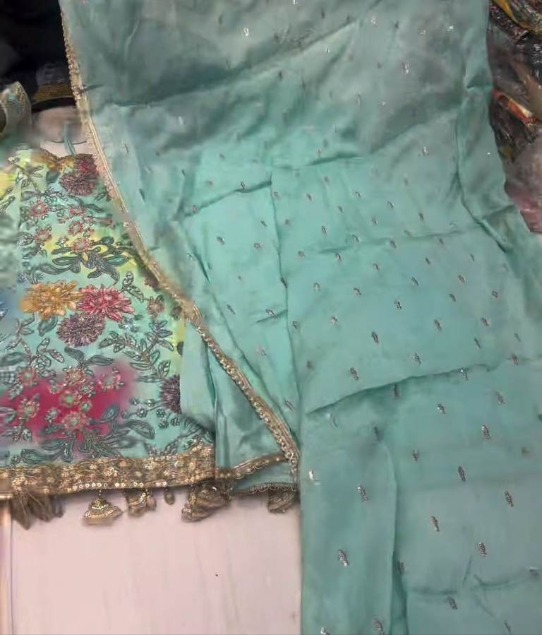 Ready made Indian outfit size 46 