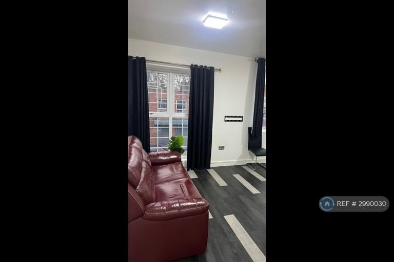 1 bedroom flat in St Georges St, Northampton, NN1 (1 bed) (#2990030)