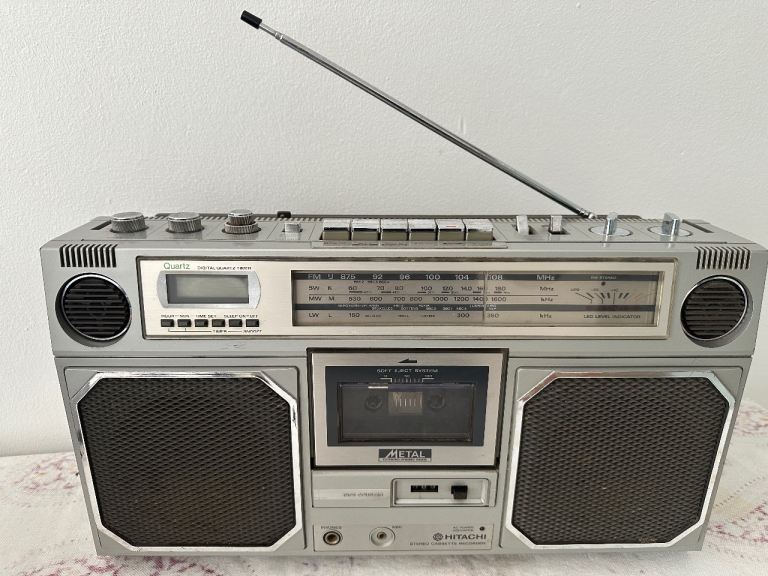 Hitachi stero cassette recorder TRK 8130E ( cassette not working)