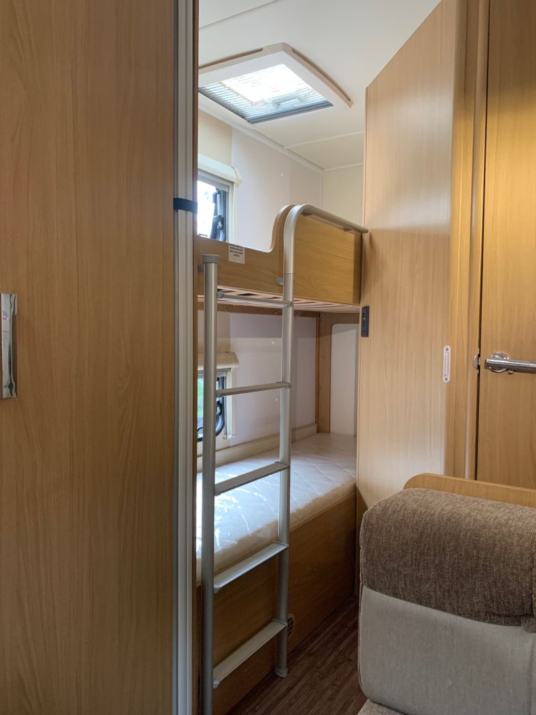 2013 Elddis Avante 576 , 6 berth with Motor Mover and New Awning 