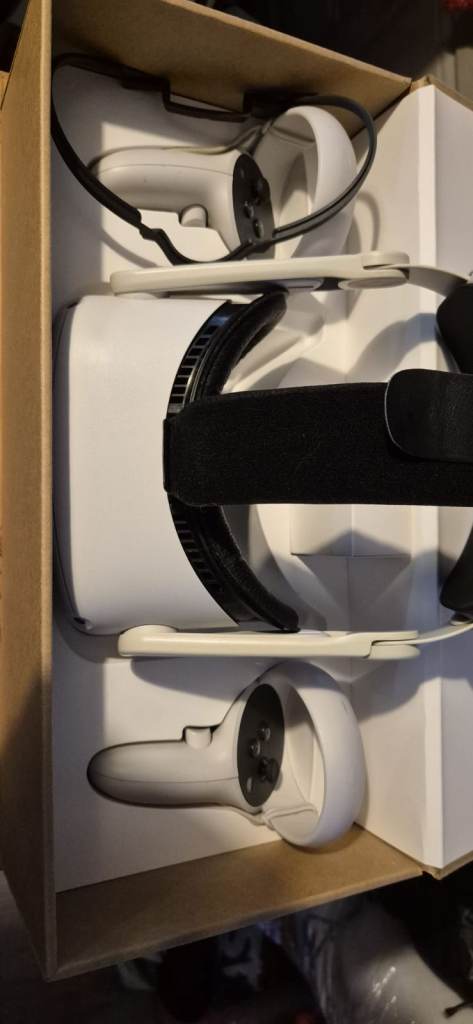 Oculus Quest 2 VR Headset