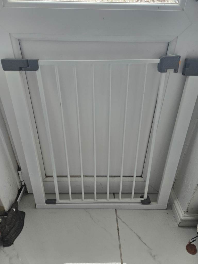 Soft closing stairgate 