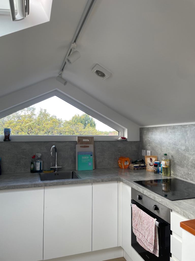 1 FURNISHED DOUBLE ROOM IN WHALLEY RANGE 2 ROOM FLAT