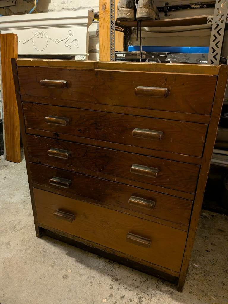 Chest of Drawers -- FREE