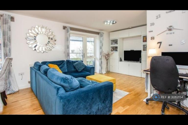 2 bedroom flat in Arla Place, Ruislip, HA4 (2 bed) (#3062154)