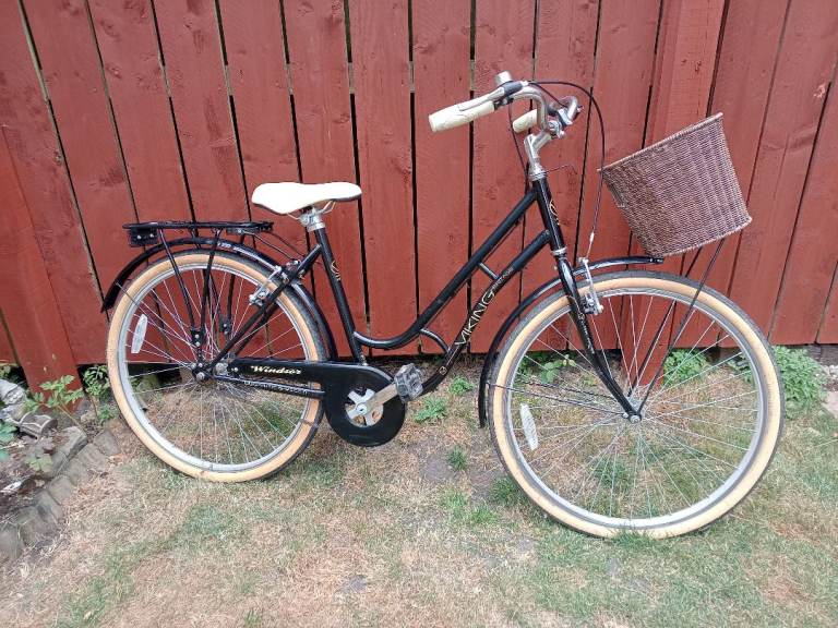 Viking City Bike with Basket and Rack – Good Condition