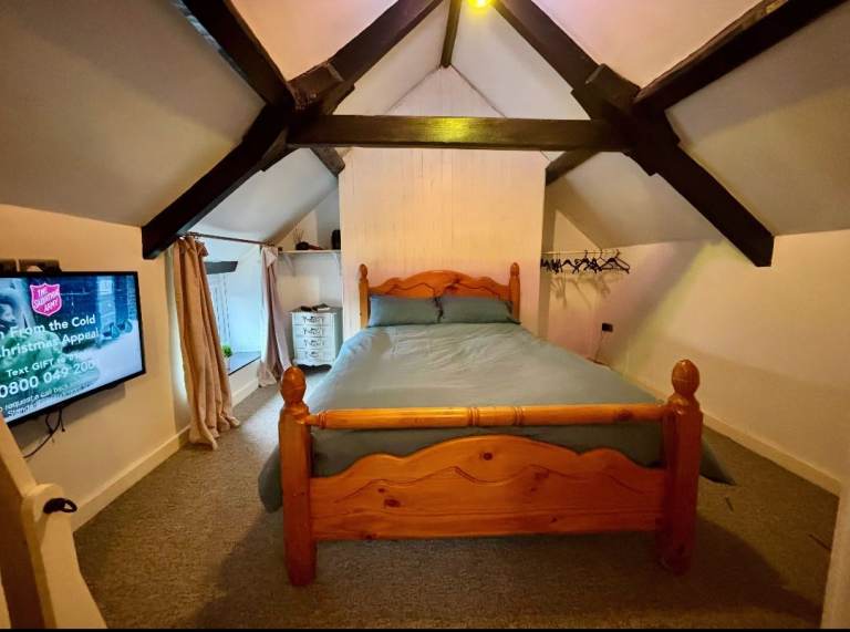Room in cottage in pilning 