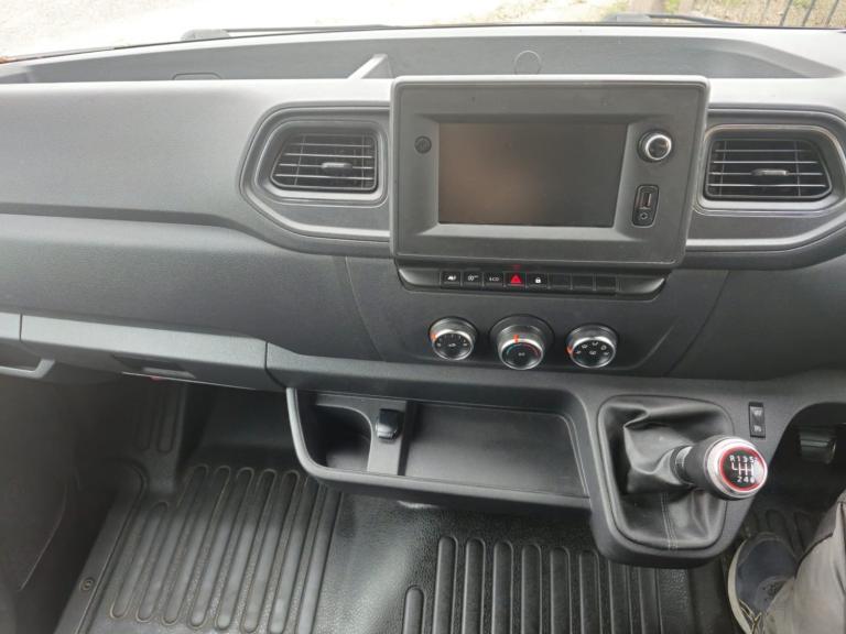 RENAULT MASTER 2.3 LUTON LOLOADER 145 ENERGY BUSINESS 2023