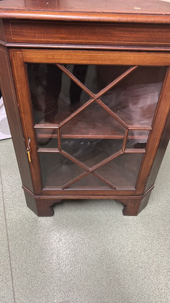 Frees standing corner cabinet 