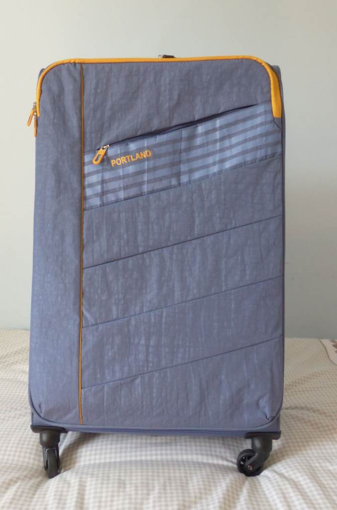 New large lightweight suitcase