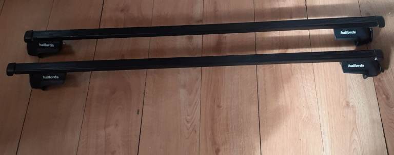 Halfords universal roof bars, 2 keys.