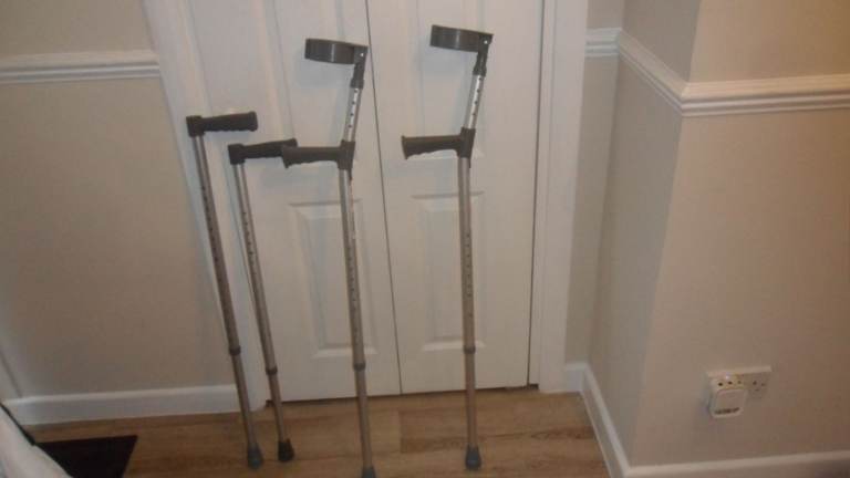 ALUMINIUM CRUTCHES & ALUMINIUM WALKING STICKS