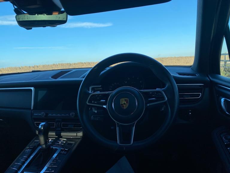 2020 Porsche Macan 2.0T PDK - Panoramic Sunroof &amp; Bose Audio &amp; PASM &amp; Huge Spec 4x4 P...