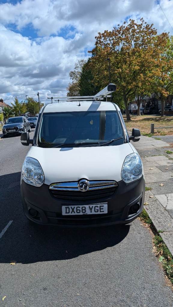 Vauxhall Combo 1.3 CDTi ecoFLEX L1H1 (2018/68) – Long MOT & Work-Ready with Tool Storage