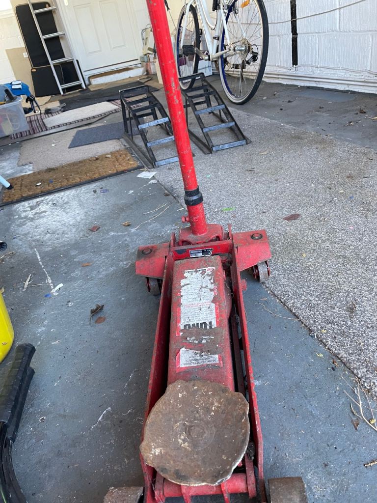 Heavy Duty 2000kg Trolley Jack – Fair Condition