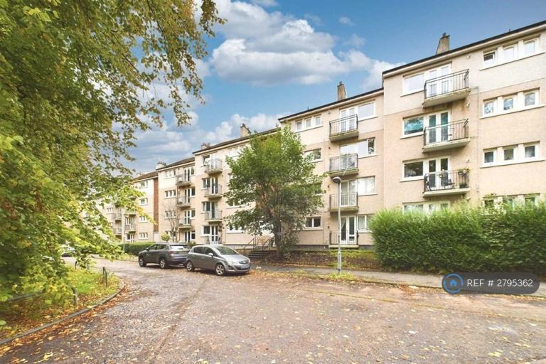 2 bedroom flat in Berryknowes Road, Glasgow, G52 (2 bed) (#2795362)