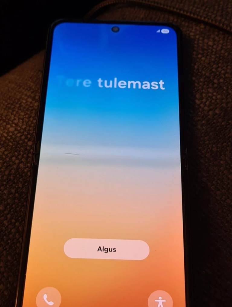 Samsung flip 5 unlocked free case 256gb good condition 