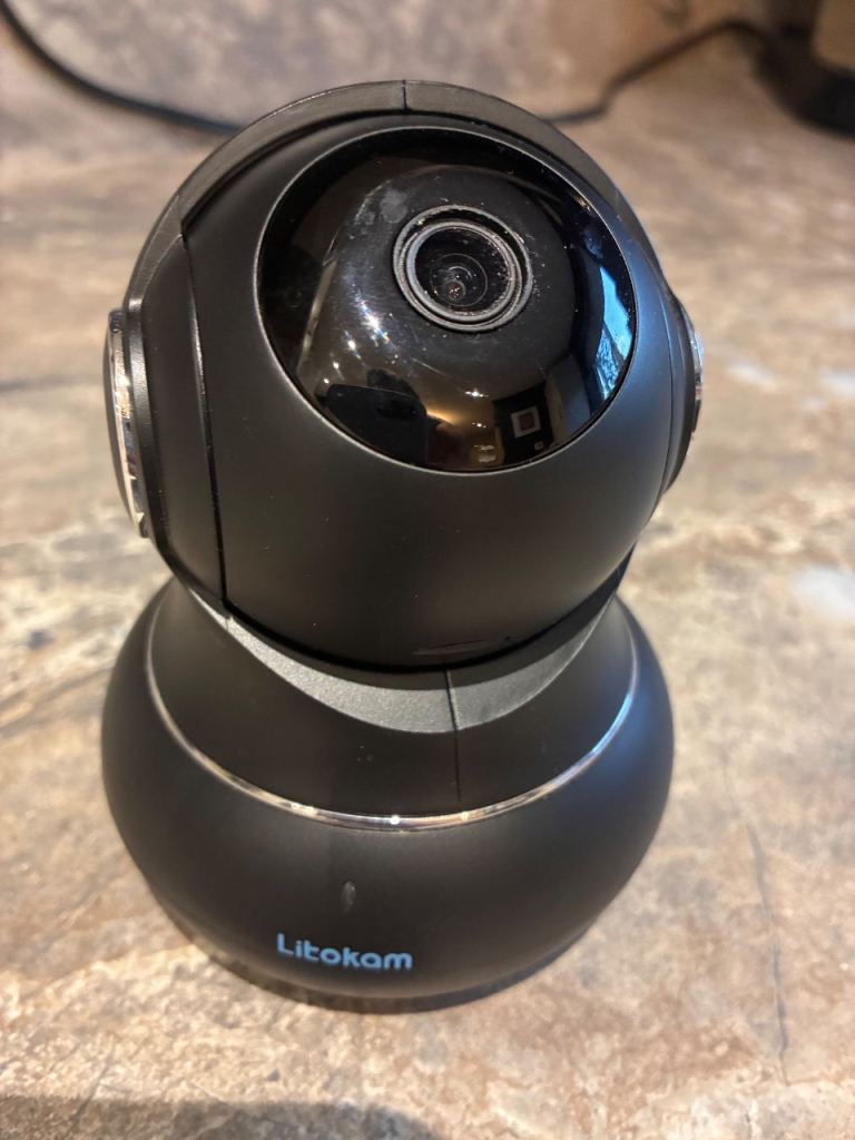 Litokom Smart Home Security Camera with Mount – Good Condition