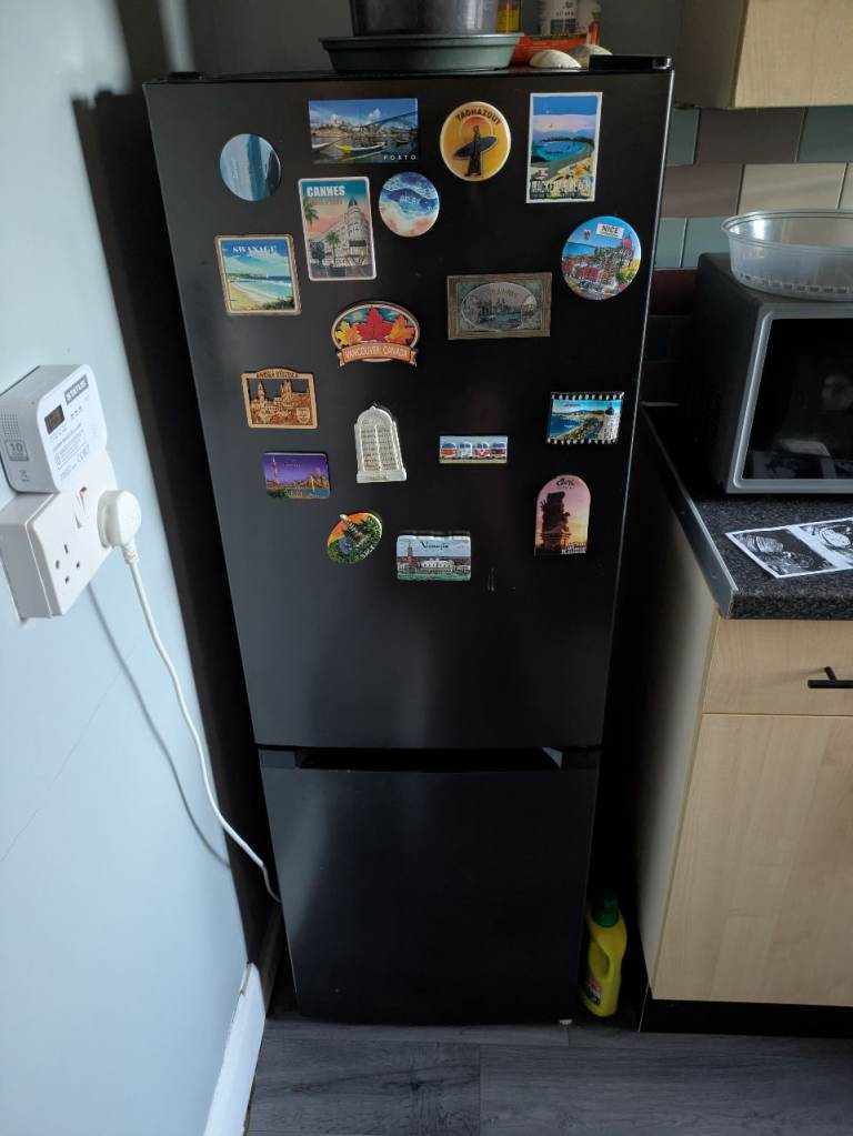 Black/ Grey Chiq Freestanding Fridge Freezer – Great Condition