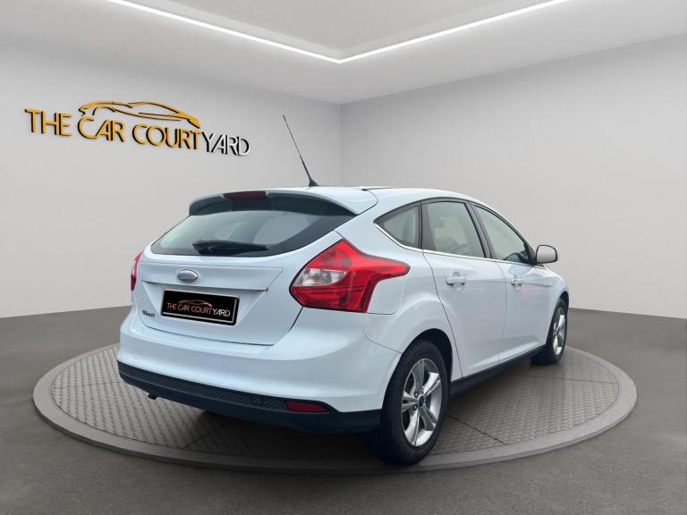 2013 Ford Focus 1.6 Zetec Euro 5 5dr HATCHBACK Petrol Manual
