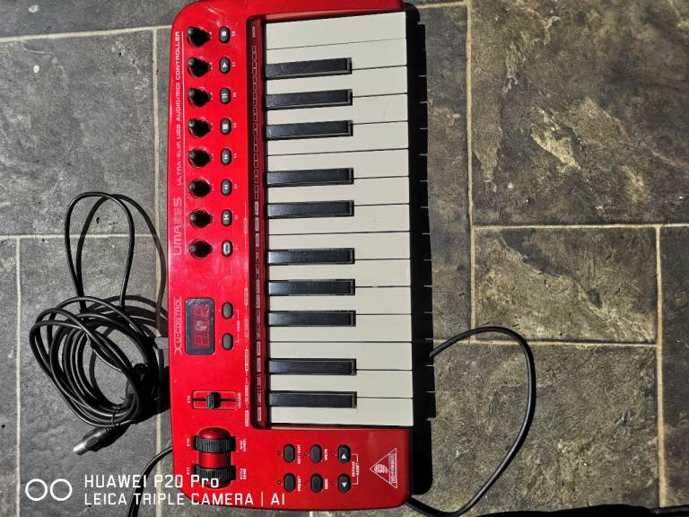 Behinger midi UMA 25S