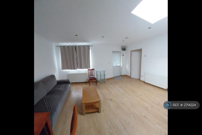 1 bedroom flat in Perivale, Perivale, Ealing, UB6 (1 bed) (#2714224)