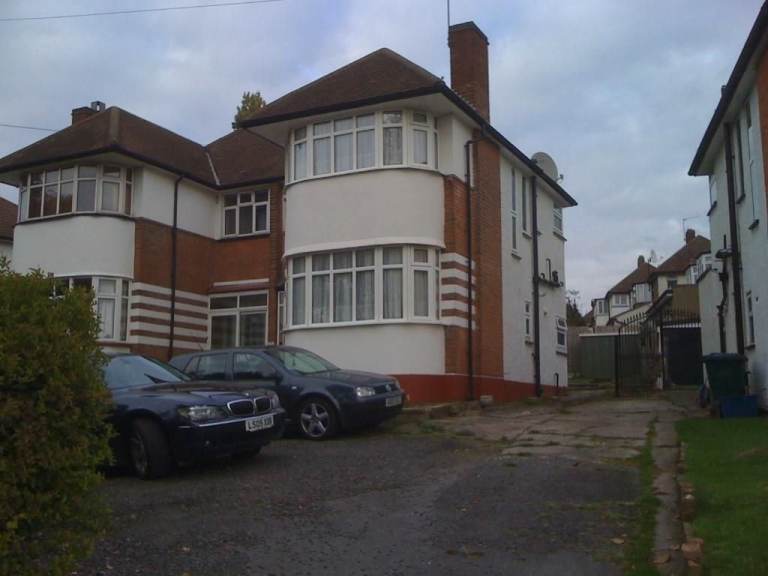 3 bed semi-detached in Southgate
