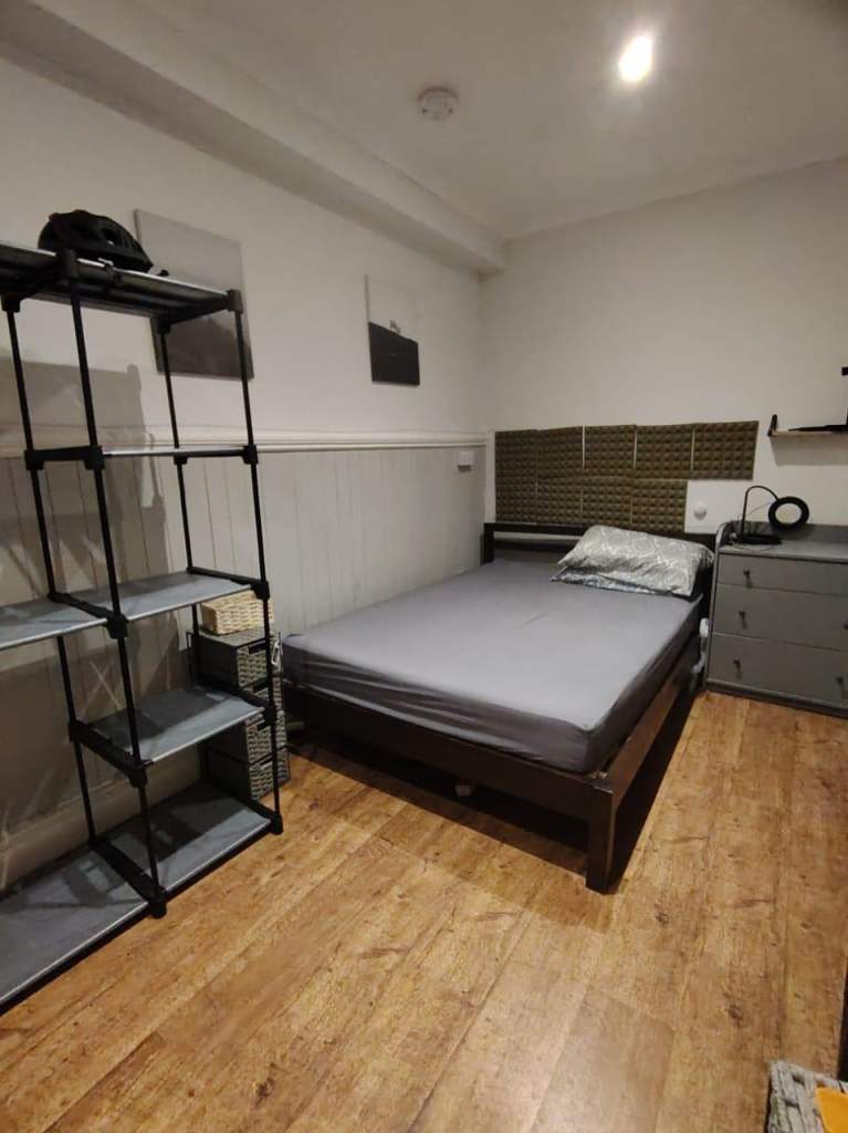 Move in Immediately - Cosy Room in Kensington with private entrance - Short Term