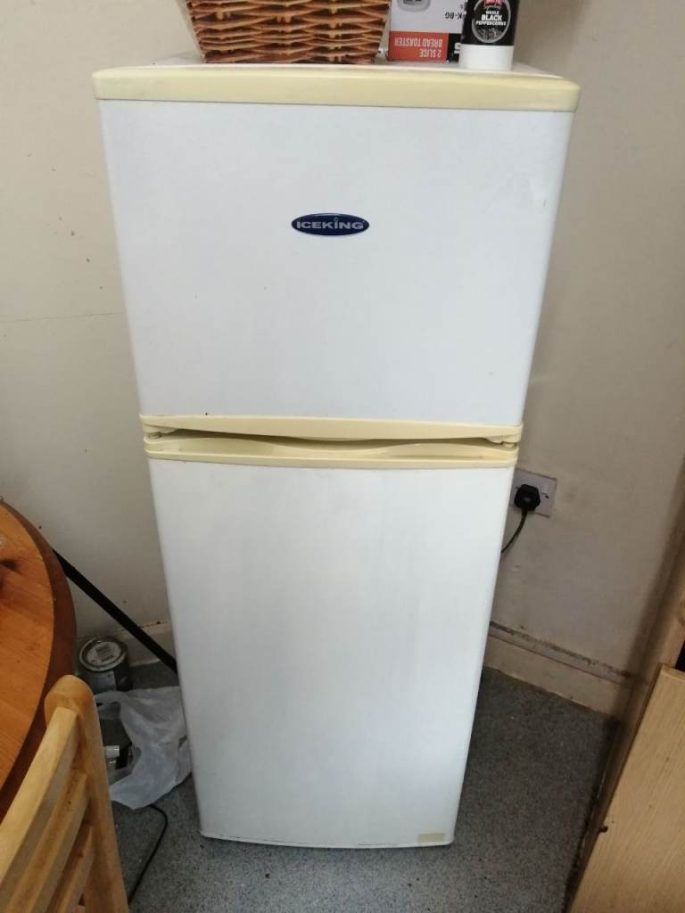 IceKing Fridge Freezer – White, Good Condition