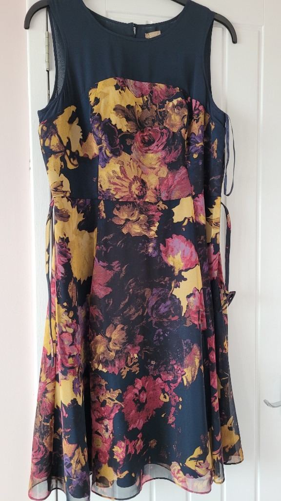 Ladies dress size 14 bnwt