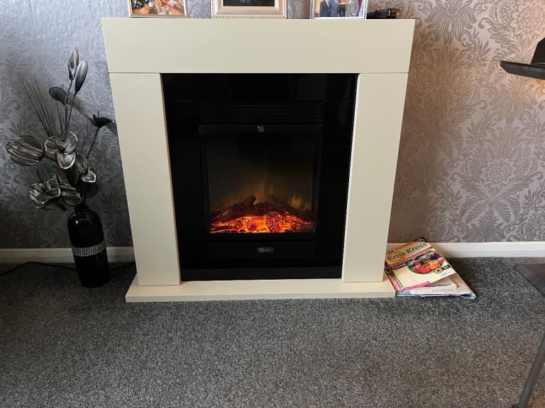 Electric Fire and Surround in excellent condition