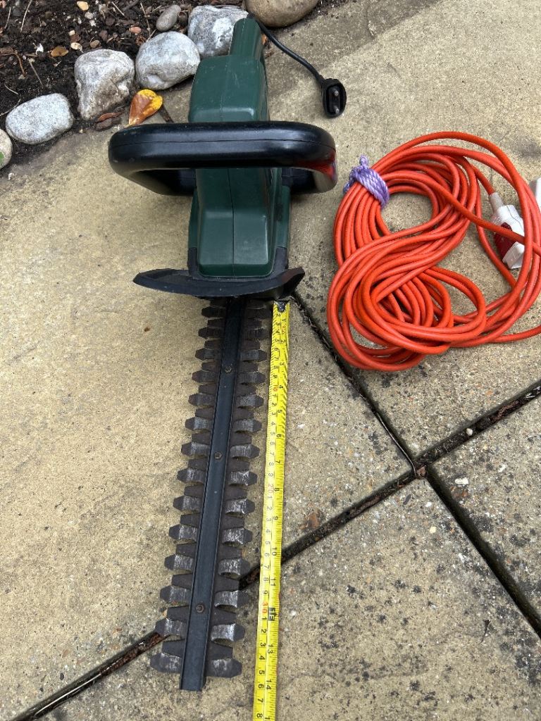 Black and Decker Hedge/Shrub trimmer