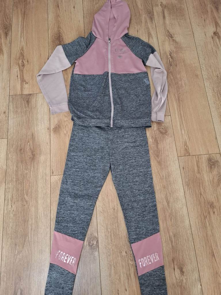 Girl's jogging suit