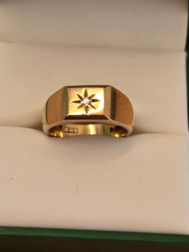9CT GOLD INLAID DIAMOND STARBURST SIGNET RING
