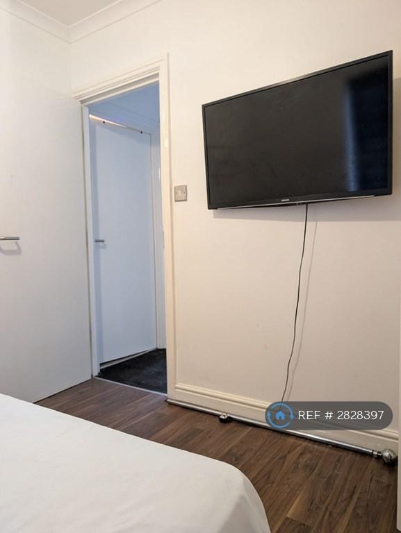 1 bedroom in North Road, Chad Well Heat Romford, RM6 (#2828397)