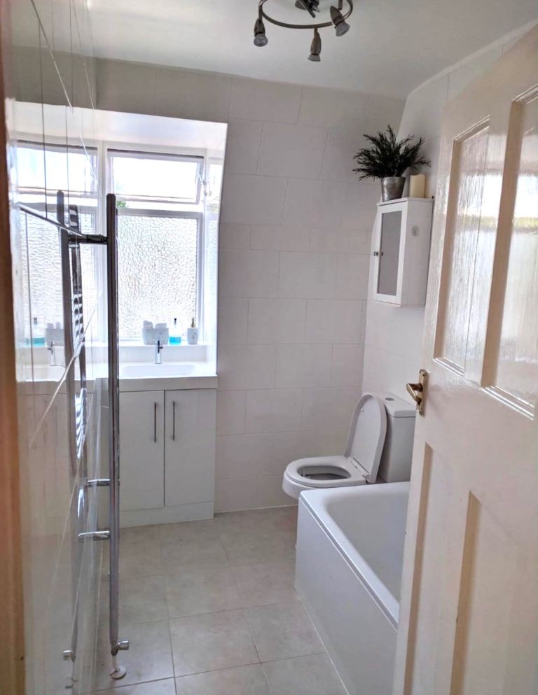 (Not a studio)Double room including bills for single occupancy Postcode HA8 6RW