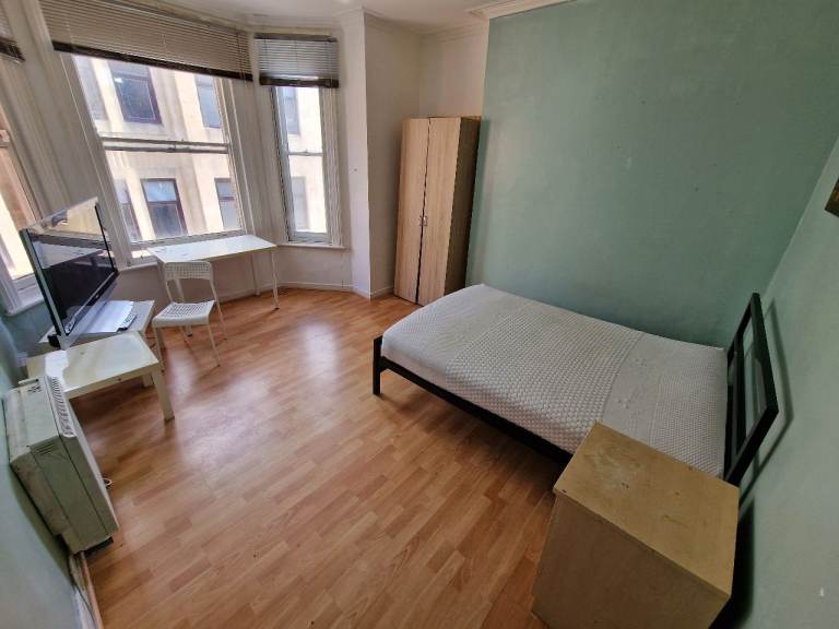 Double room to let in Bournemouth town centre