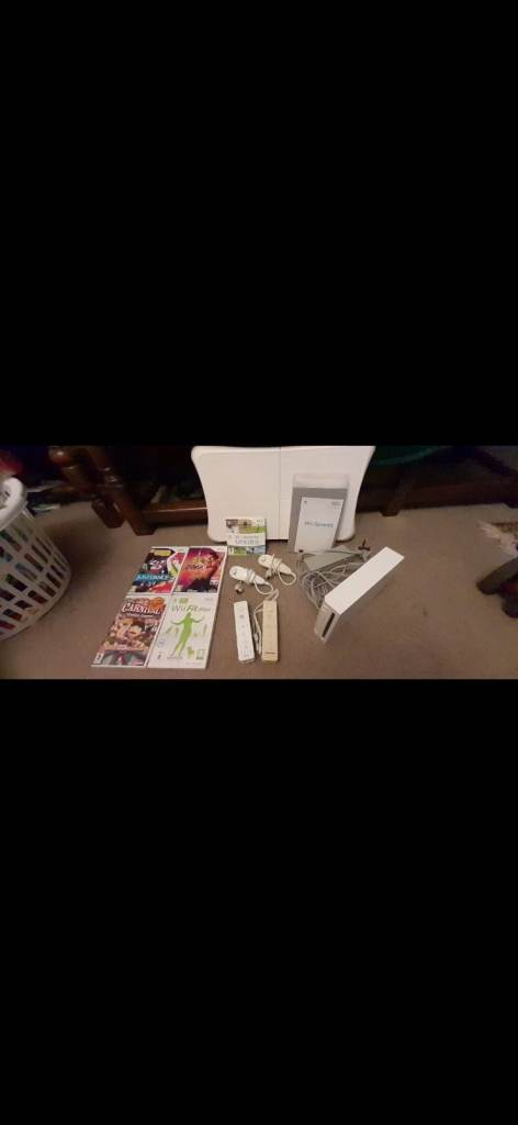 Nintendo Wii Console Bundle with Wii Fit Board and 5 Games