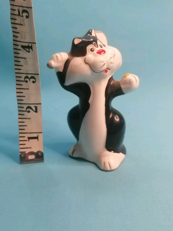 4,2-inch. Vintage Cat Figure Holding Bat & Ball Colour Black & White.
