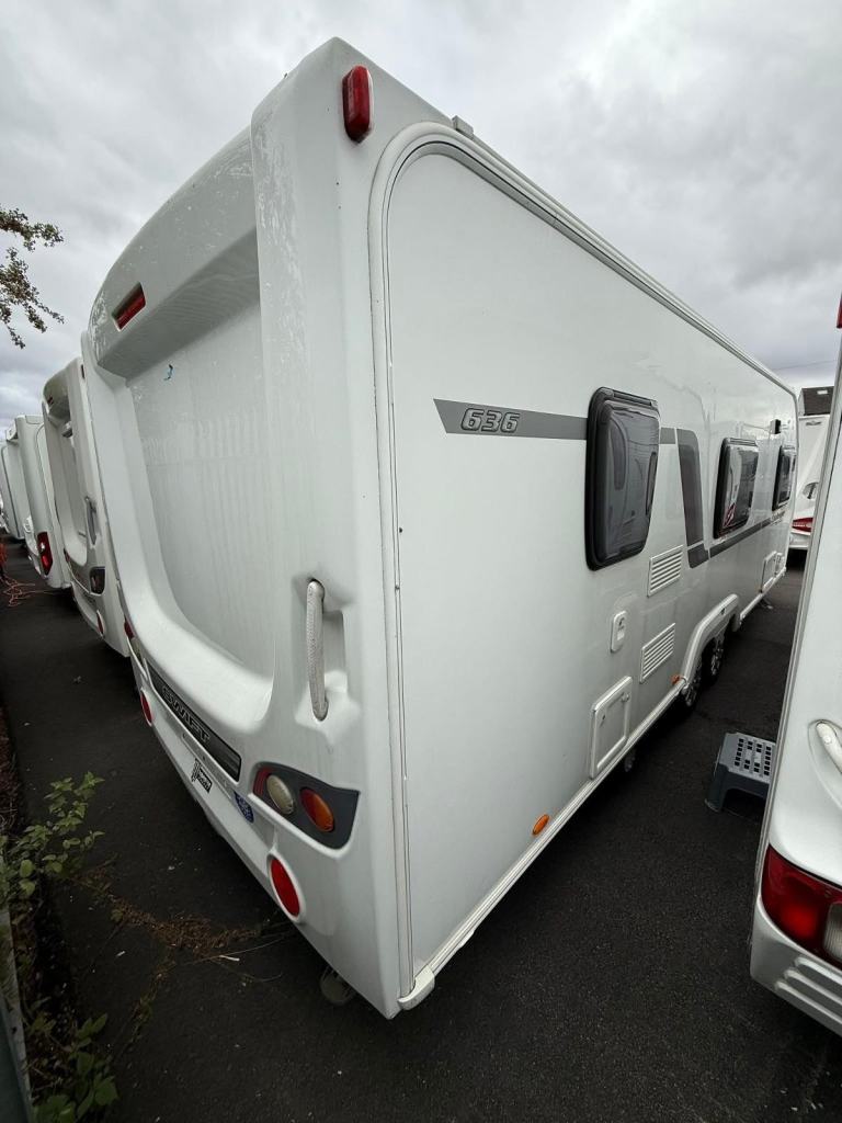 Swift Challenger Sport 686 Fixed Triple Bunk Beds