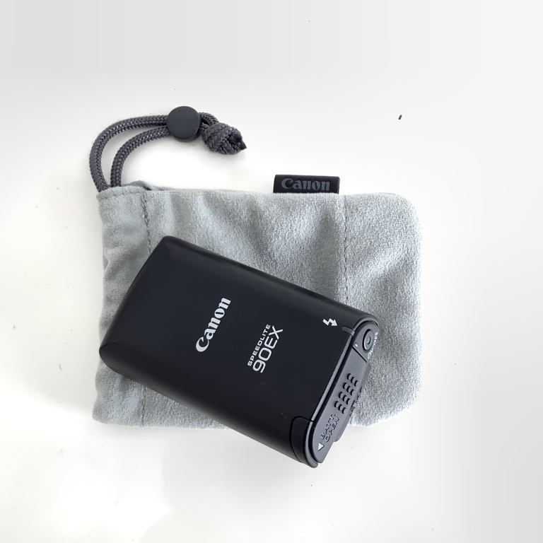 CANON SPEEDLITE 90EX guide No of 9, As New, With Custom Case,Only.    