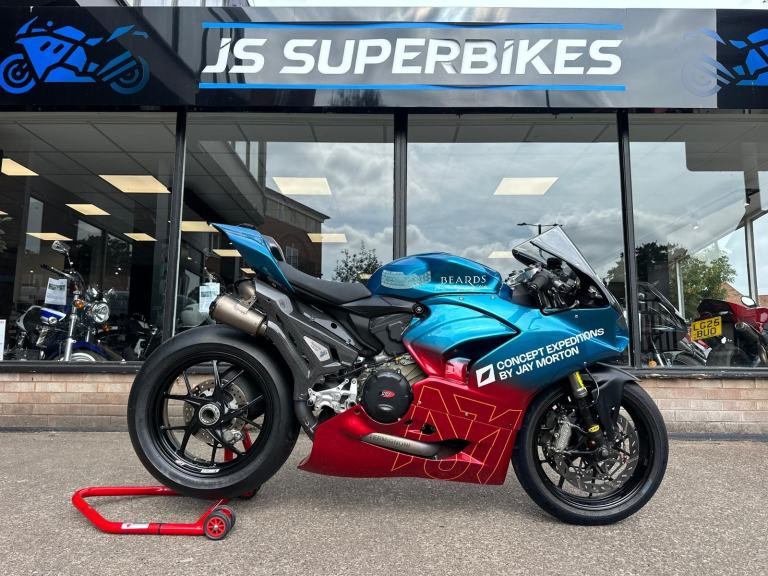 DUCATI PANIGALE V2 SUPERSPORT SPEC TRACK BIKE - HUGE SPEC