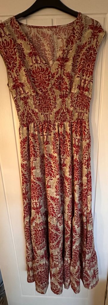 New maxi dress stunning size medium 10