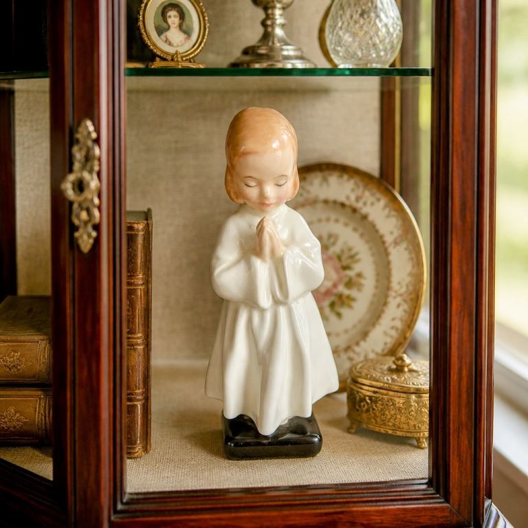 Vintage Ceramic Praying Girl Figurine – Good Condition