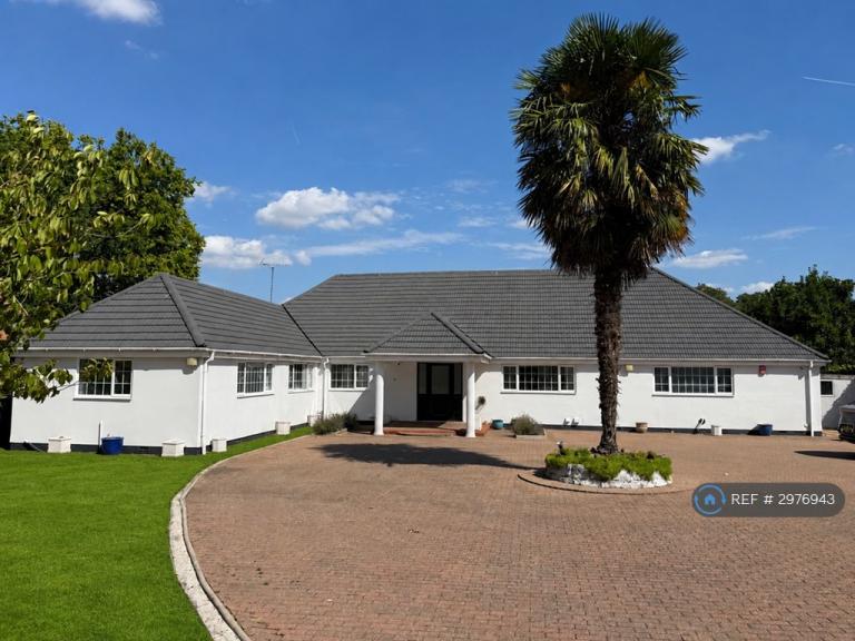 3 bedroom house in Down Place, Windsor, SL4 (3 bed) (#2976943)