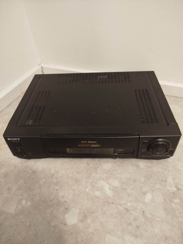Sony SLV-E700UX Hi-Fi Stereo NICAM VideoPlus+ VHS Video Cassette Recorder VCR