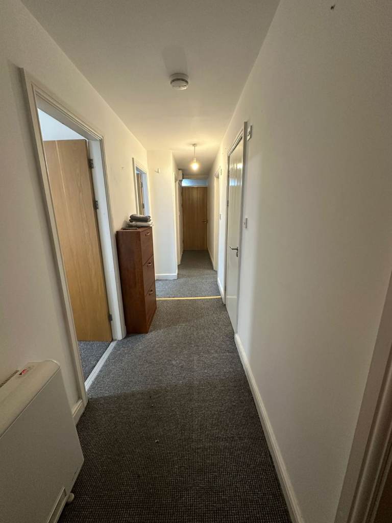 Tripple bedroom with balcony+ free parking in Liverpool 